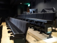 6.7F Theater Mixa　２F客席<br />2階座席数 82<br />※後列2列のみベンチシート