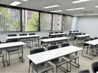 ブラインドは閉めることも可能です。※窓の開閉不可