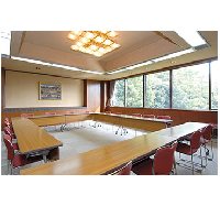 特別会議室45㎡、ロの字20名、役員会や少人数様の会議・研修に最適です。