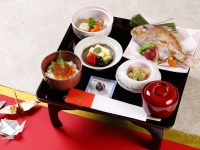 お食い初め膳　4,400円税込/歯固めの石付