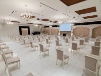 常設の大画面スクリーンを使用して、会議・講演会・総会等でもご利用いただいております。