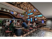 THE LIVELY FUKUOKA HAKATAは<br />世界中から「人と情報と機会」が集まる場所です。