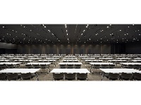 B2F ホール スクール3名掛け最大834席