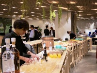 お飲物は35種類のフリードリンクをご用意。ご予算やお好みに応じたお料理内容変更のご相談も承ります。