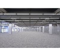 プリズムホール<br />2,809㎡のフラットなマルチコンベンションスペース。展示会や販売会、セミナー、会議からパーティまであらゆるニーズにお応えします。<br />また、地上1階レベルに位置し搬出入車両の乗り入れが容易なため作業時間の短縮・低コスト化が図れます。