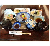 ご夕食1,700円税別、お料理一例。