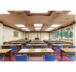大会議室120㎡、教室形式100名収容可能、音響照明WiFi完備。