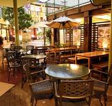 本店を本場ワイキキに持つアロハテーブルは、ハワイのロッジのようなウッド調の心安らぐ空間。南国リゾート気分を味わえる当店で貸切ＰＡＲＴＹはいかが？