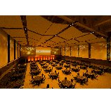 広さ918平米の多目的ホール「THE COSMO HALL」では、200名様以上の大規模宴会や会議など、様々な用途でご利用いただけます。360スクリーンと9台の常設プロジェクターで、多様な映像演出が可能です。